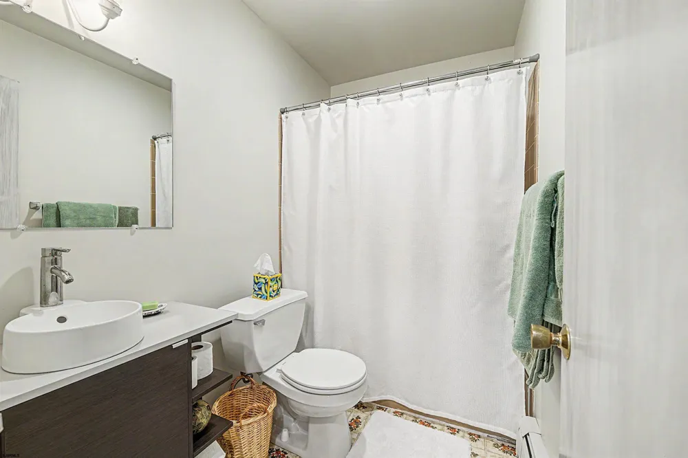 412 N Surrey Ave Ventnor Heights, NJ 08406