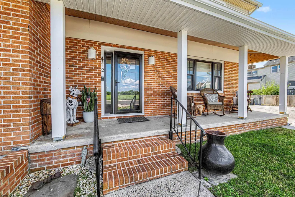 412 N Surrey Ave Ventnor Heights, NJ 08406