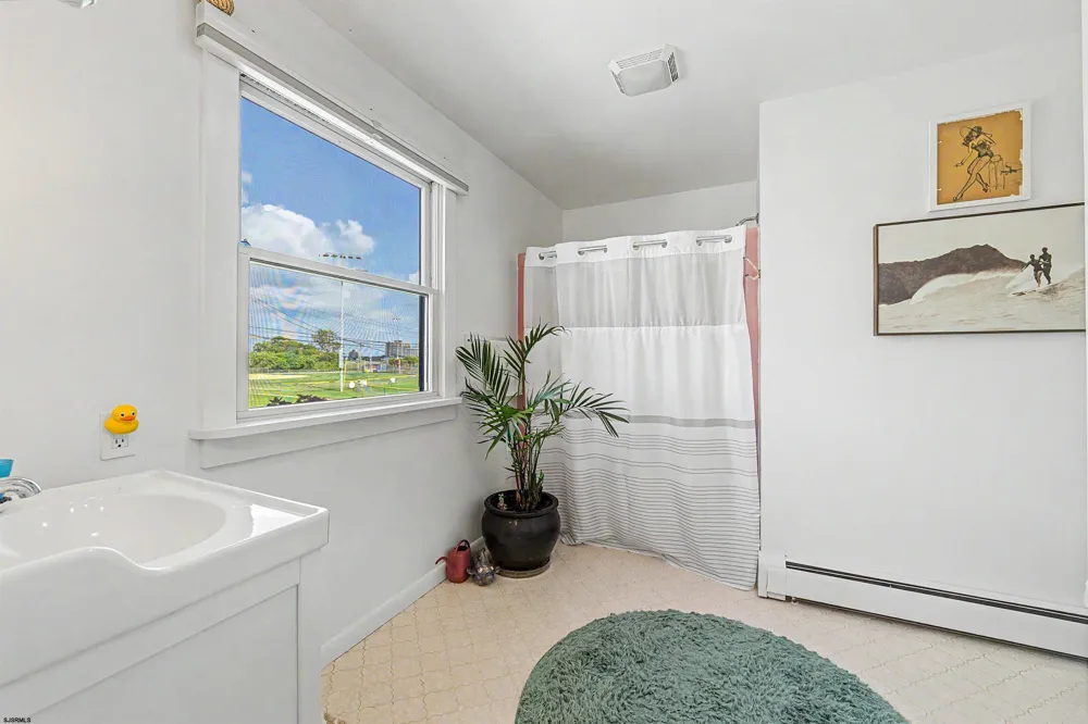 412 N Surrey Ave Ventnor Heights, NJ 08406
