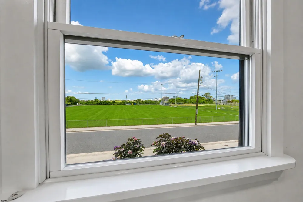 412 N Surrey Ave Ventnor Heights, NJ 08406