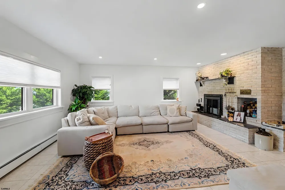 412 N Surrey Ave Ventnor Heights, NJ 08406