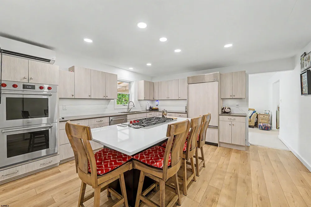 412 N Surrey Ave Ventnor Heights, NJ 08406