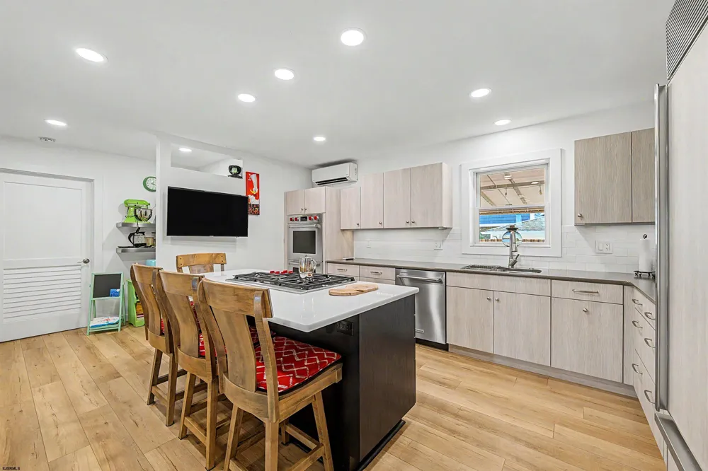 412 N Surrey Ave Ventnor Heights, NJ 08406