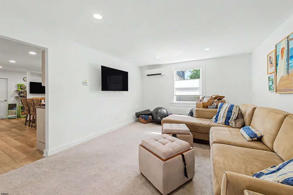 412 N Surrey Ave Ventnor Heights, NJ 08406