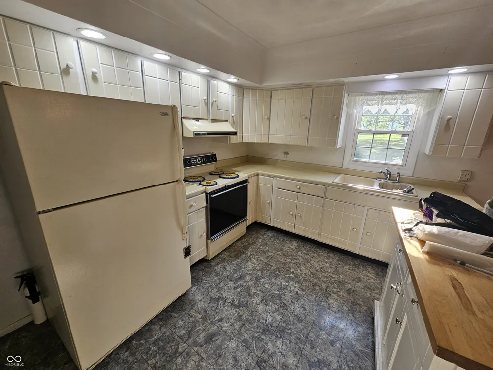 2163 E 1700 ROAD Summitville, IN 46070