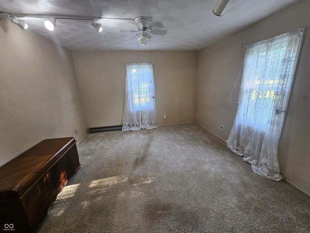 2163 E 1700 ROAD Summitville, IN 46070