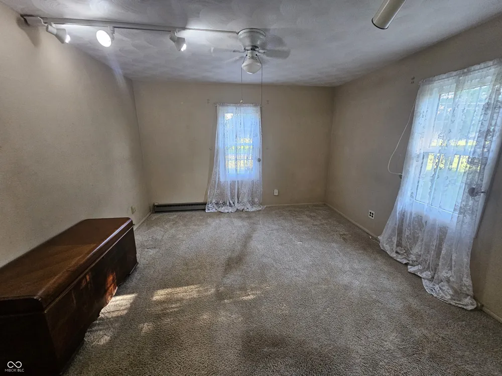 2163 E 1700 ROAD Summitville, IN 46070