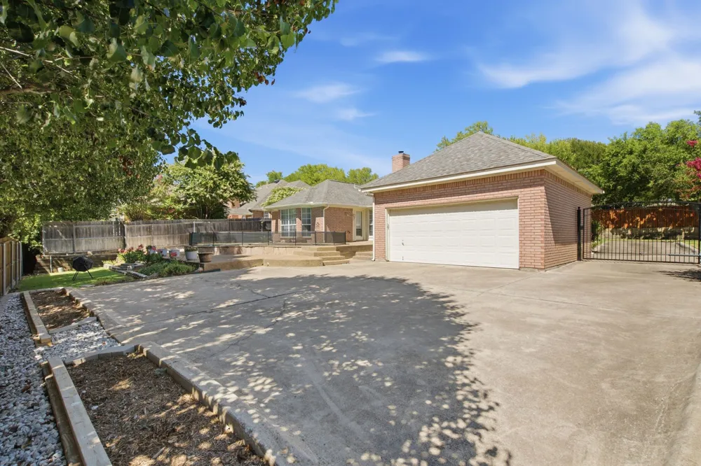 8417 Castle Creek Road North Richland Hills, TX 76182