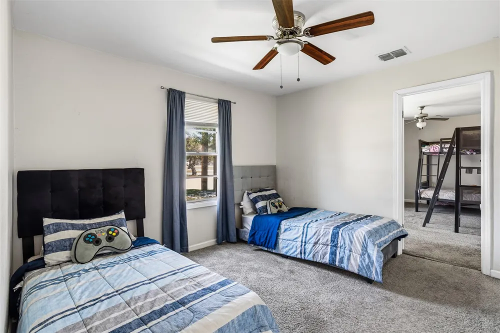 516 E Wintergreen Road DeSoto, TX 75115