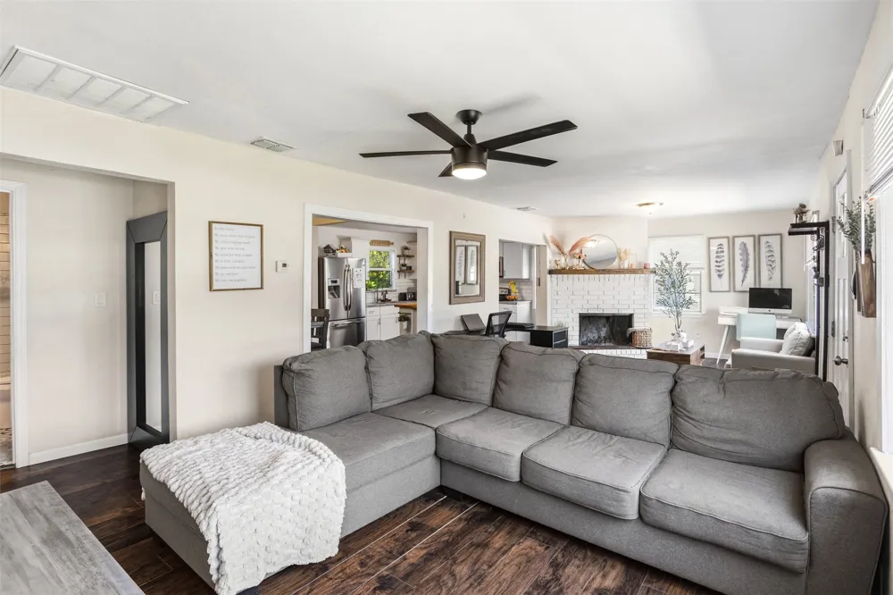 516 E Wintergreen Road DeSoto, TX 75115