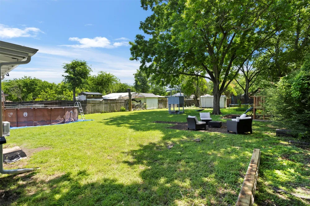 516 E Wintergreen Road DeSoto, TX 75115