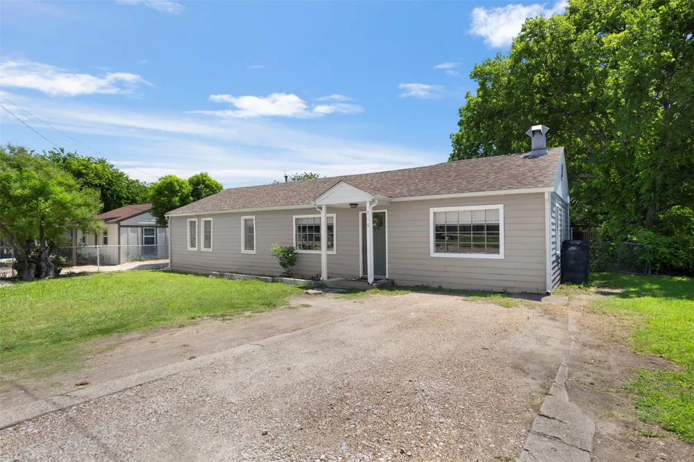 516 E Wintergreen Road DeSoto, TX 75115