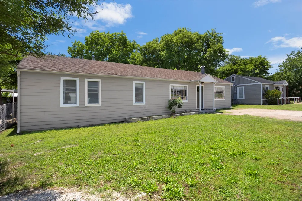 516 E Wintergreen Road DeSoto, TX 75115