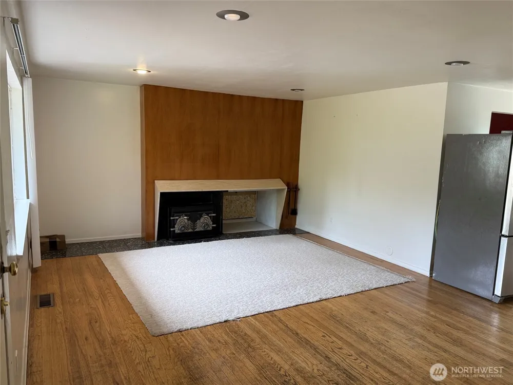 15109 SE Newport Way Bellevue, WA 98006
