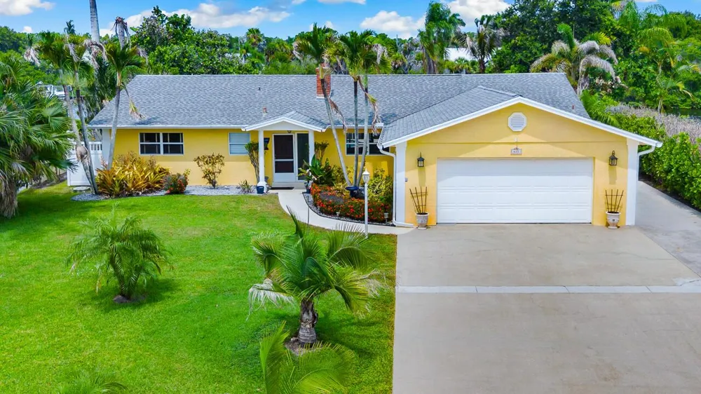 622 SW Pine Tree Lane Palm City, FL 34990