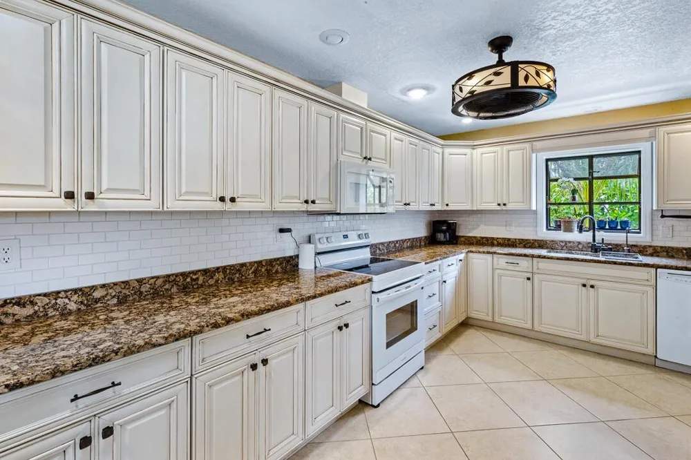 622 SW Pine Tree Lane Palm City, FL 34990