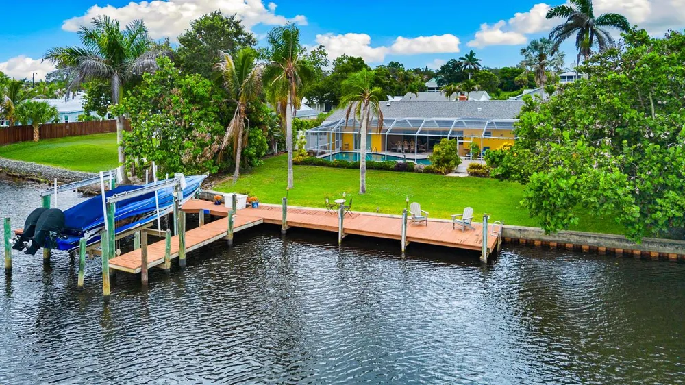 622 SW Pine Tree Lane Palm City, FL 34990