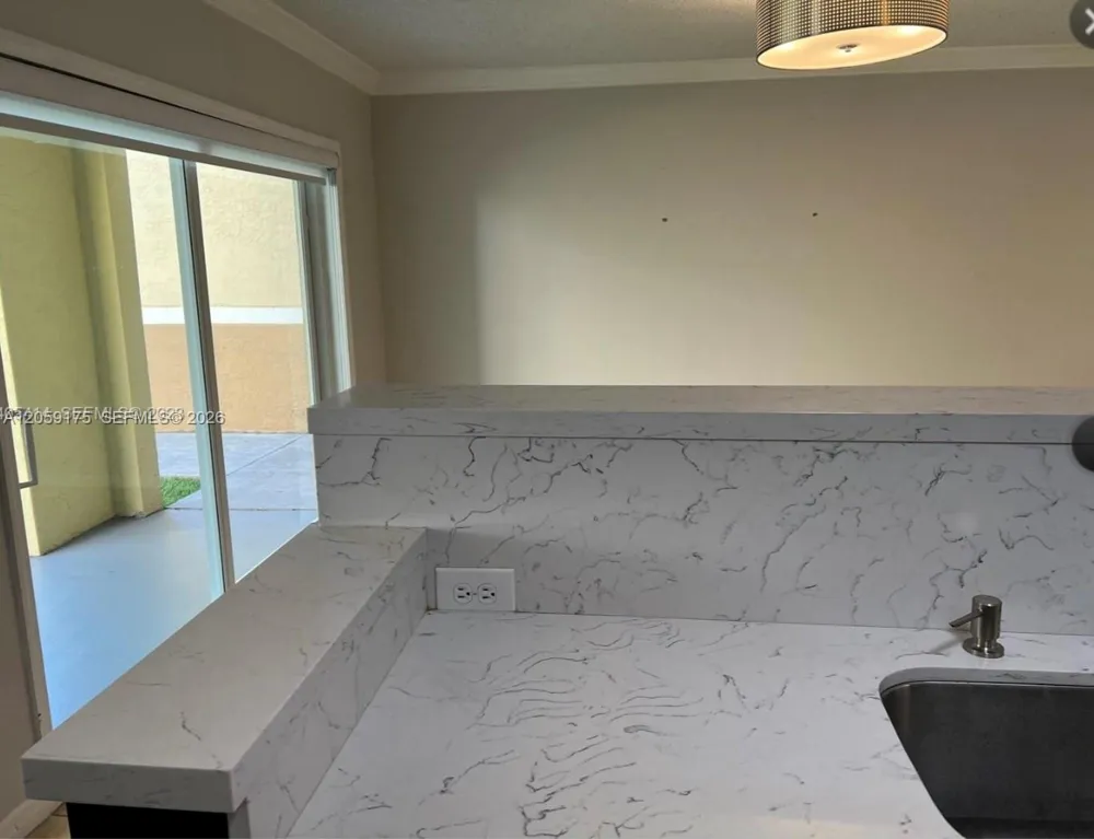 2600 S University Dr #114 Davie, FL 33328