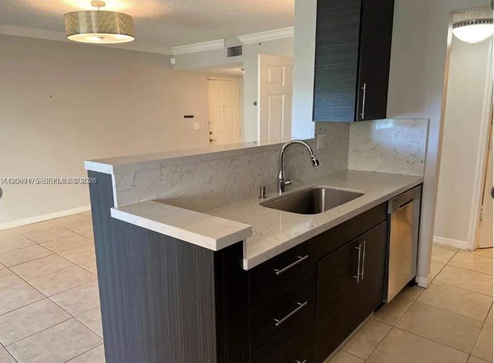 2600 S University Dr #114 Davie, FL 33328