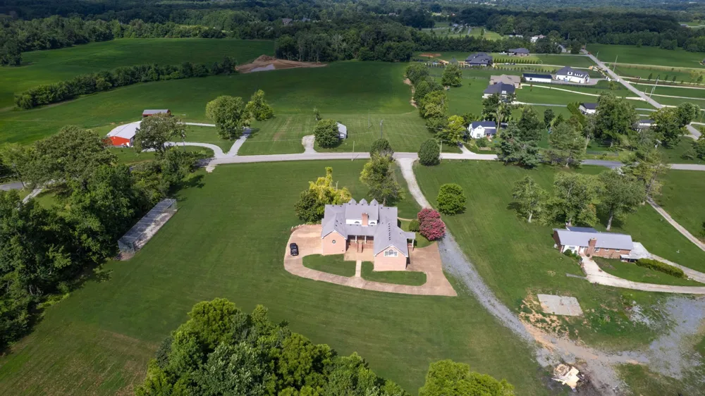 623 Shun Pike Cottontown, TN 37048
