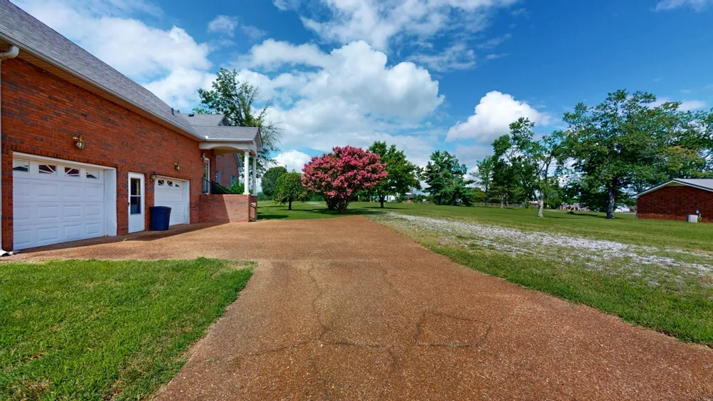 623 Shun Pike Cottontown, TN 37048