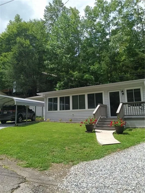 207 Canyon Pass Cleveland, GA 30528