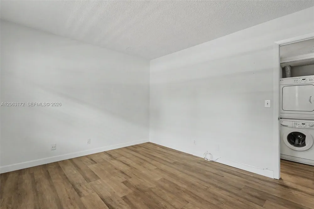 414 SE 10th St #103 Dania Beach, FL 33004