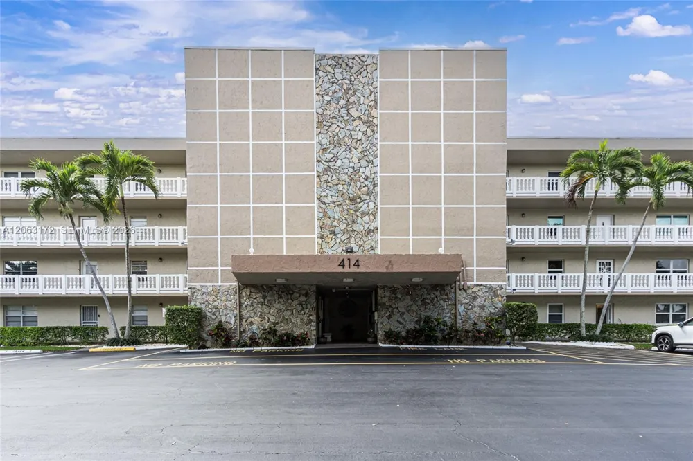 414 SE 10th St #103 Dania Beach, FL 33004
