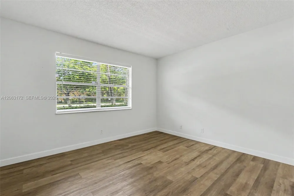 414 SE 10th St #103 Dania Beach, FL 33004