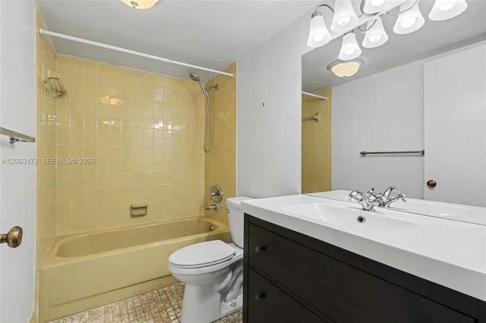 414 SE 10th St #103 Dania Beach, FL 33004