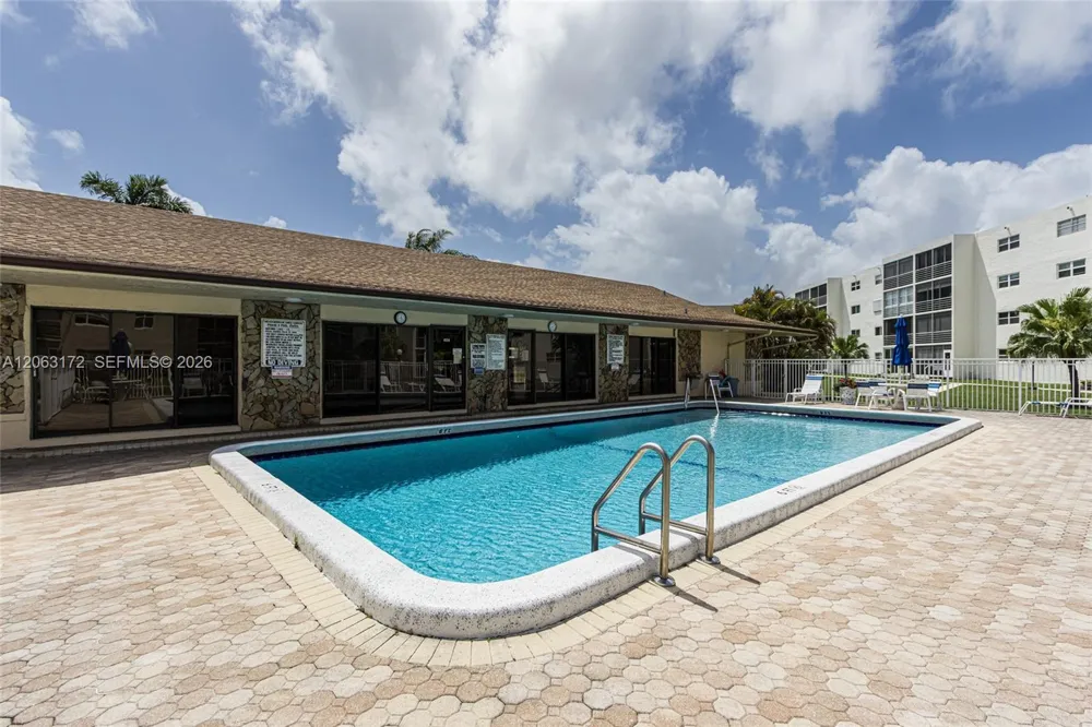 414 SE 10th St #103 Dania Beach, FL 33004
