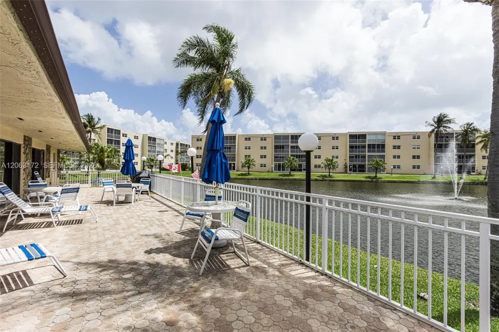 414 SE 10th St #103 Dania Beach, FL 33004