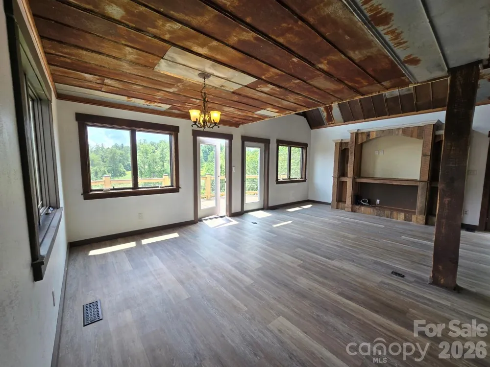 98 Tom Arthur Lane Leicester, NC 28753