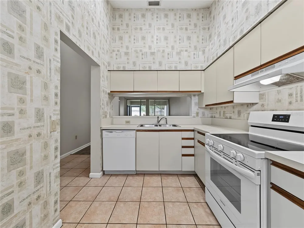 4554 MORNINGSIDE #42 Sarasota, FL 34235