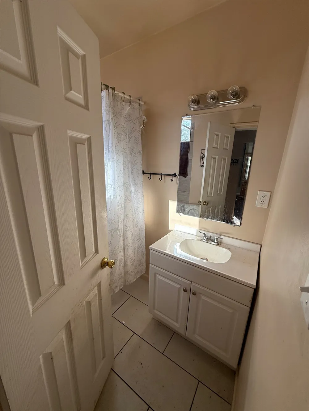610 W 6th Street Bonham, TX 75418