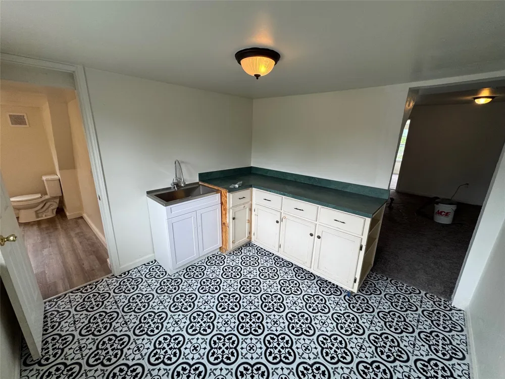610 W 6th Street Bonham, TX 75418
