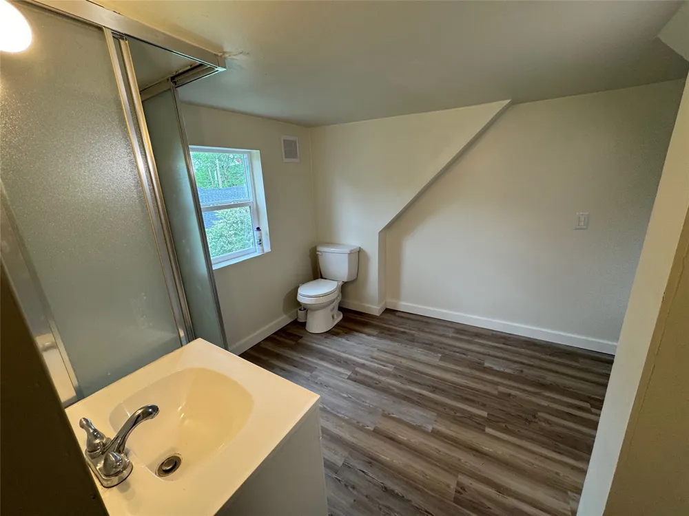 610 W 6th Street Bonham, TX 75418