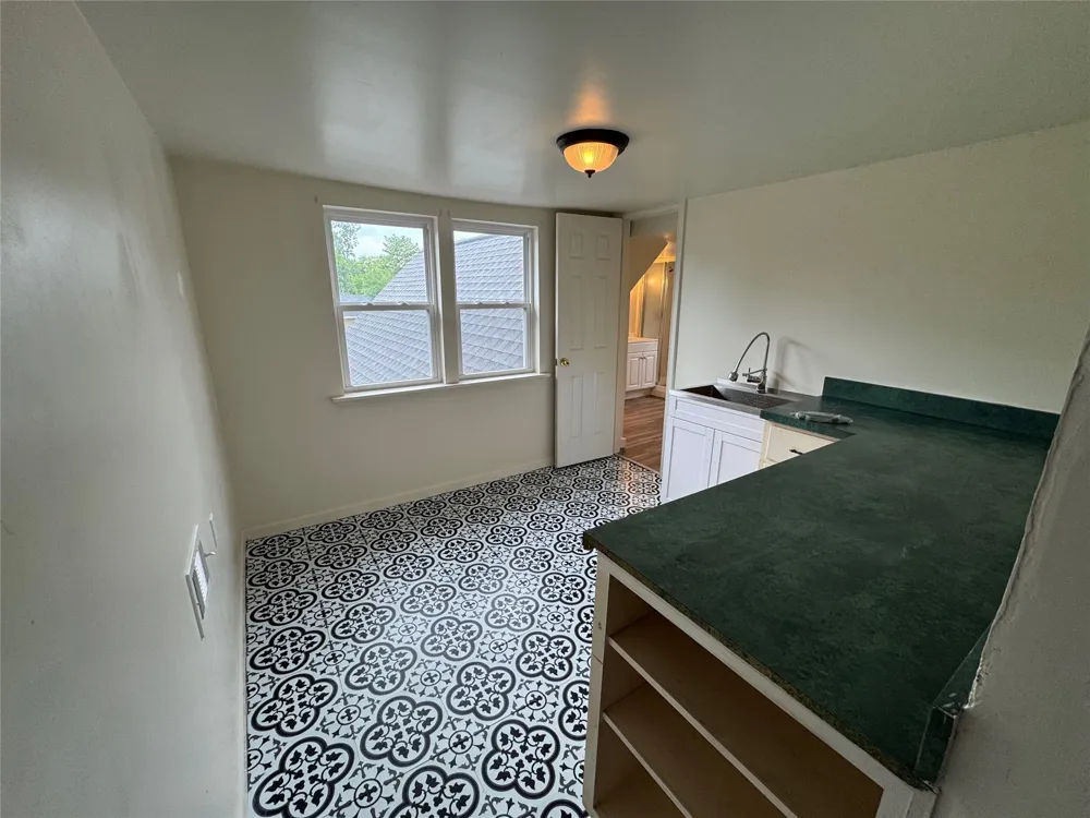 610 W 6th Street Bonham, TX 75418