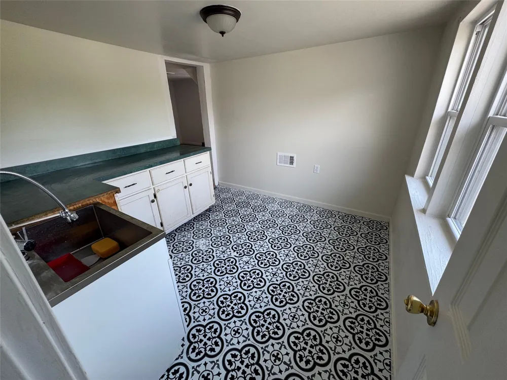 610 W 6th Street Bonham, TX 75418