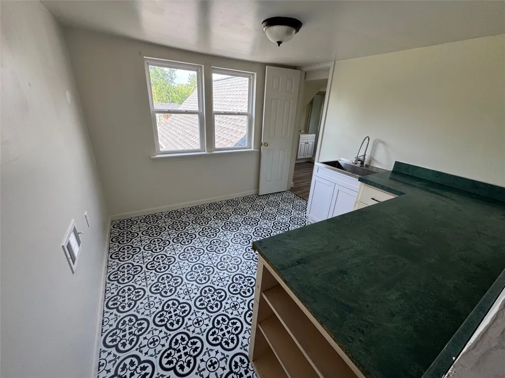 610 W 6th Street Bonham, TX 75418