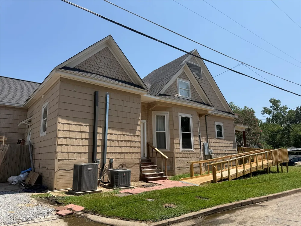 610 W 6th Street Bonham, TX 75418