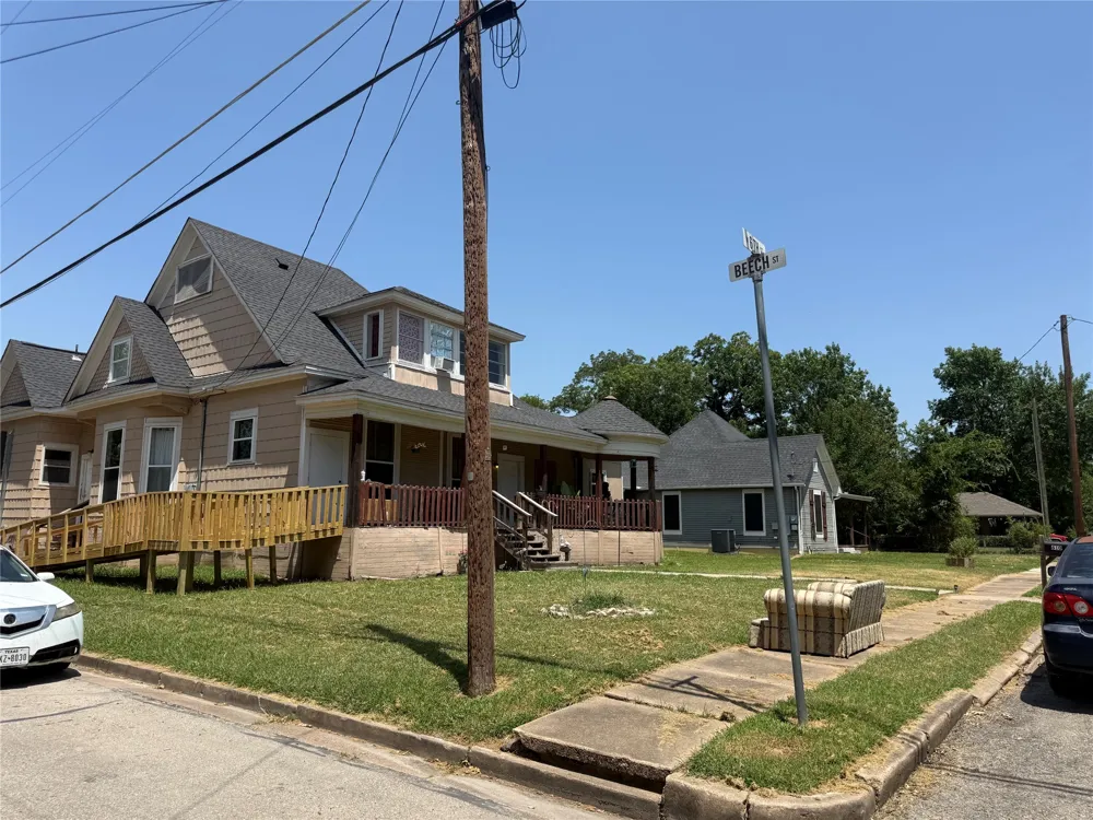 610 W 6th Street Bonham, TX 75418