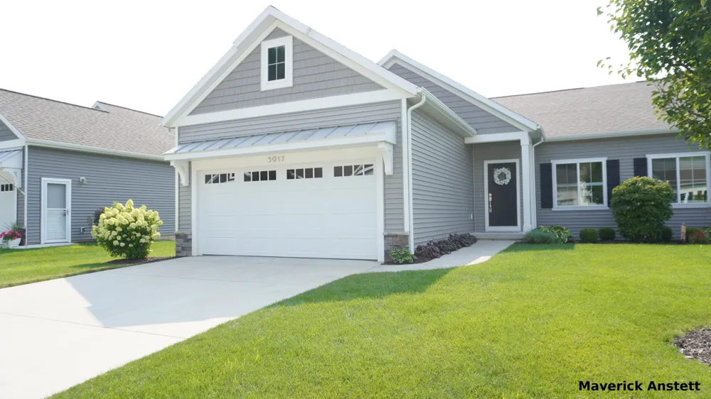 5917 Gleneagle Trail Hudsonville, MI 49426