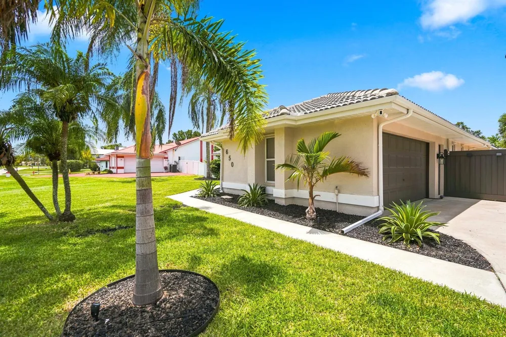 650 SE HIDDEN RIVER DRIVE Port St. Lucie, FL 34983