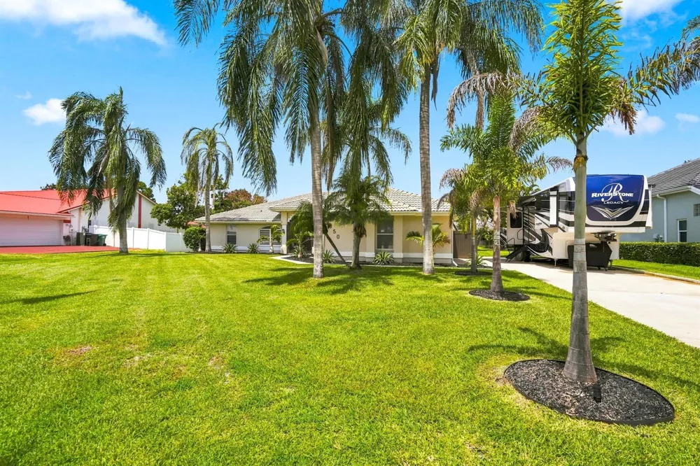 650 SE HIDDEN RIVER DRIVE Port St. Lucie, FL 34983