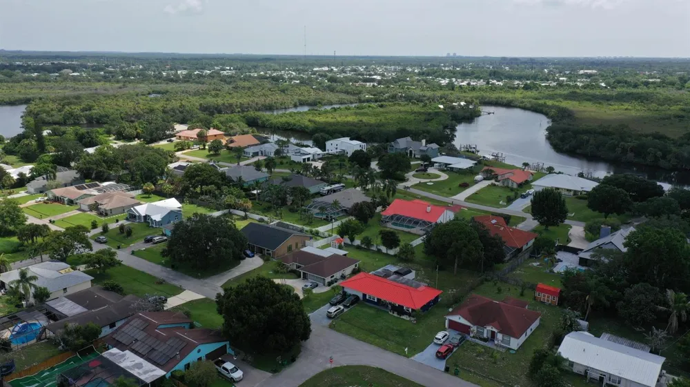 650 SE HIDDEN RIVER DRIVE Port St. Lucie, FL 34983