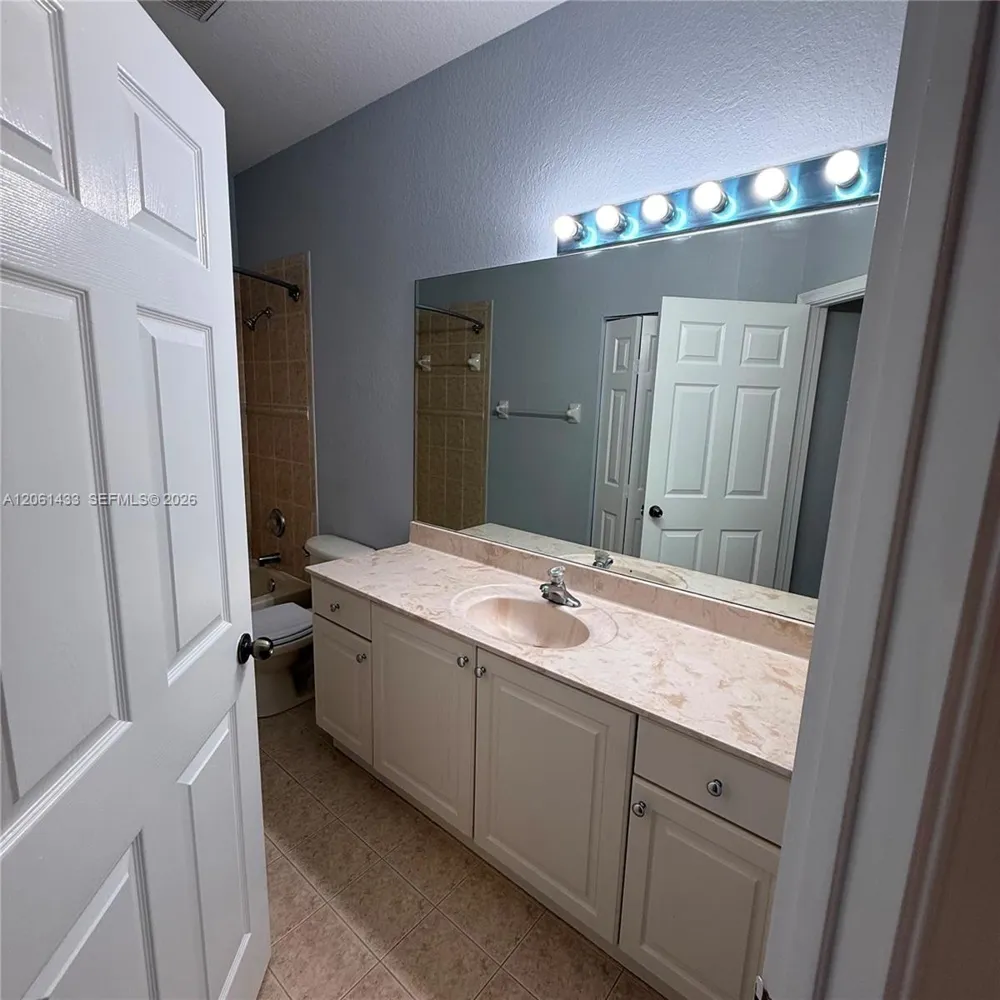 8811 S ISLES CR #8811 Tamarac, FL 33321