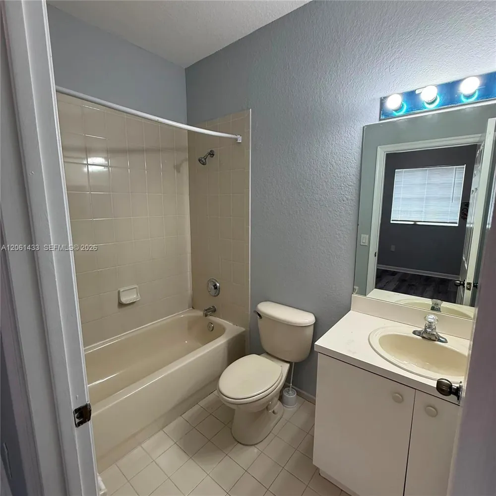 8811 S ISLES CR #8811 Tamarac, FL 33321