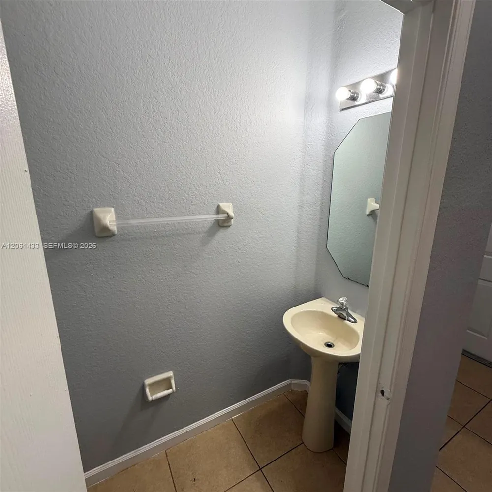 8811 S ISLES CR #8811 Tamarac, FL 33321