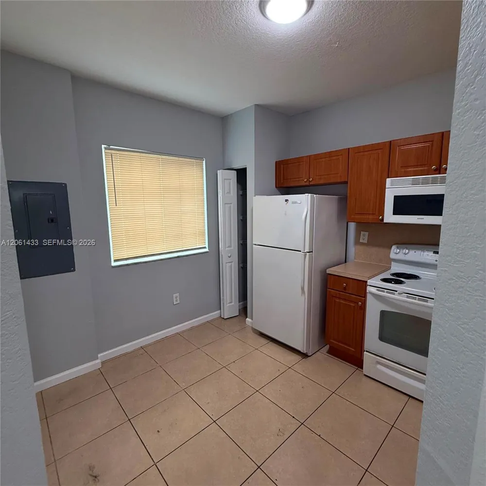 8811 S ISLES CR #8811 Tamarac, FL 33321